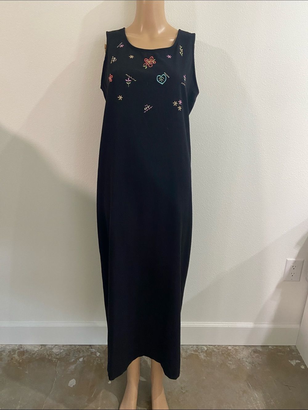 VTG Teddi Black Sleeveless Maxi Dress with Multicolor Embroidery Sz M